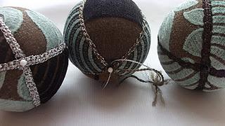 Bolas con jabón de chocolate.