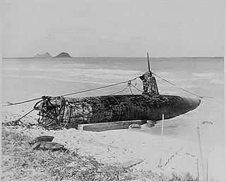 Japón ataca por sorpresa la base naval norteamericana de Pearl Harbor - 07/12/1941.