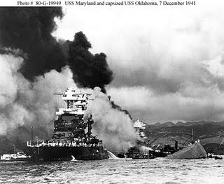 Japón ataca por sorpresa la base naval norteamericana de Pearl Harbor - 07/12/1941.