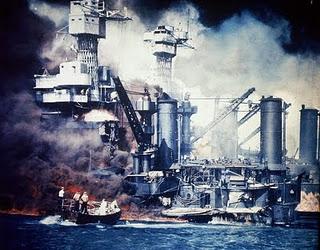 Japón ataca por sorpresa la base naval norteamericana de Pearl Harbor - 07/12/1941.