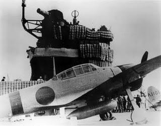 Japón ataca por sorpresa la base naval norteamericana de Pearl Harbor - 07/12/1941.