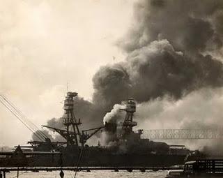 Japón ataca por sorpresa la base naval norteamericana de Pearl Harbor - 07/12/1941.