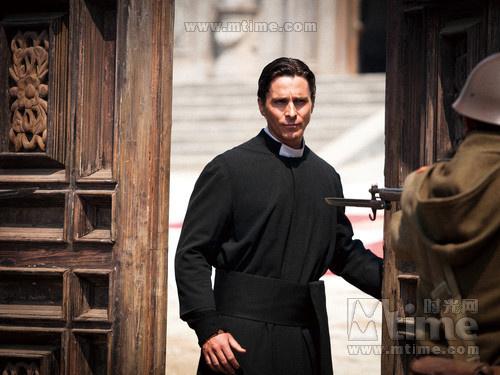20 imágenes: Christian Bale reza para Zhang Yimou