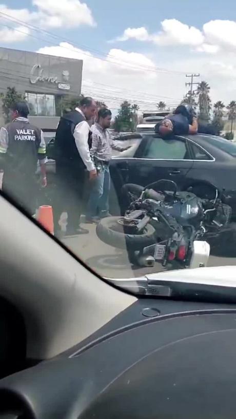(video)Accidente vial en avenida Chapultepec deja dos lesionados