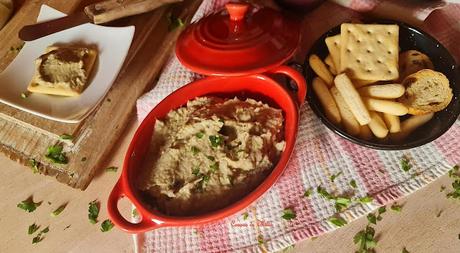 Paté de berenjena, atún y encurtidos Paté de berenjena, atún y encurtidos