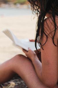 Cómo salvar un libro mojado y seguir disfrutando de la lectura en verano Cómo salvar un libro mojado y seguir disfrutando de la lectura en verano