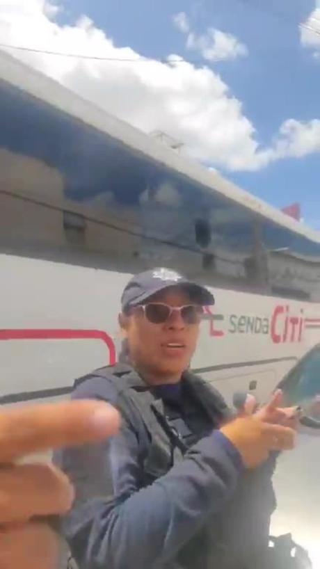 Detienen a brigadistas de MORENA en Soledad; denuncian razones políticas detrás del acto Detienen a brigadistas de MORENA en Soledad; denuncian razones políticas detrás del acto