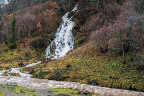 Las 9 cascadas para descubrir durante un momento mágico en el Parque de los Volcanes de Auvernia