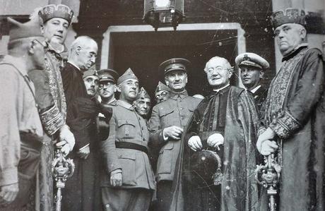 ¿Qué es una Dictadura Militar? Definición y Ejemplos Dictadura-Militar-Definicion-Ejemplos-Francisco-Franco Blog Elche Se Mueve