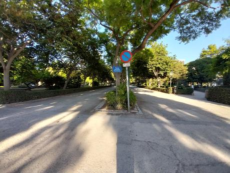 Pasendo Por Los Jardines De Viveros (Valencia)