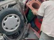 (video) Fuerte choque carretera Rioverde deja automovilista atrapado vehículo