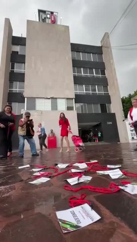 (Video) Toma de protesta del Consejo Político del PRI en San Luis Potosí termina en descontento y abandono masivo