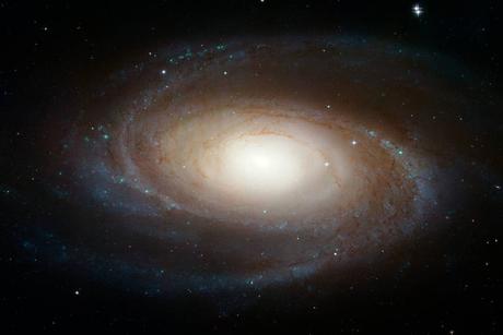 Hubble toma una impresionante imagen de la galaxia espiral Gran Diseño M81
