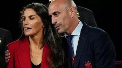 Rubiales se excusa, se niega a dimitir y carga contra “la lacra del feminismo”. Rubiales se excusa, se niega a dimitir y carga contra “la lacra del feminismo”.