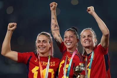 Rubiales se excusa, se niega a dimitir y carga contra “la lacra del feminismo”. Rubiales se excusa, se niega a dimitir y carga contra “la lacra del feminismo”.