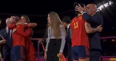 Rubiales se excusa, se niega a dimitir y carga contra “la lacra del feminismo”. Rubiales se excusa, se niega a dimitir y carga contra “la lacra del feminismo”.