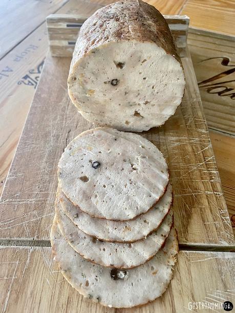 Fiambre de pollo a la pimienta negra (sous vide) Fiambre de pollo a la pimienta negra (sous vide)