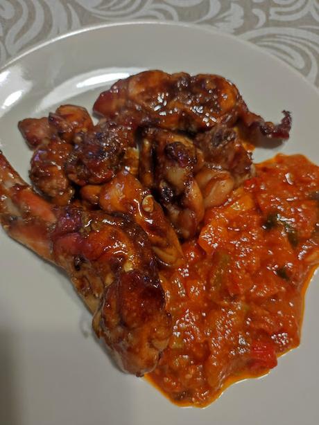 CONEJO AL HORNO CON SOJA Y FRITADA