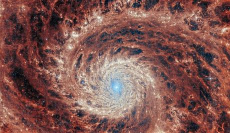 Webb captura un remolino cósmico