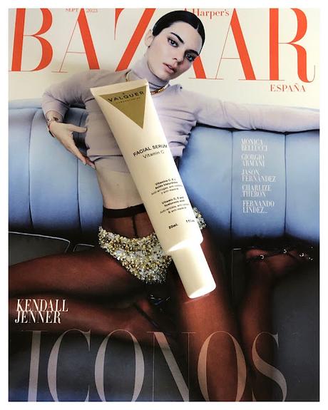 🎁 Regalo Revista Harper's Bazaar🎁  🍊Facial Serum de Vitamina C & Ácido Hialurónico de Laboratorios Valquer  🥦