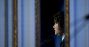 Milei ordenó un cerrojo en la campaña para no ofrecer flancos débiles y preocupa a Patricia