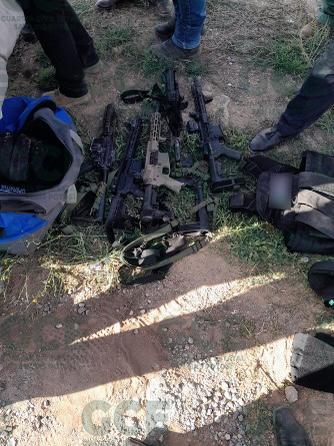 Camioneta con arsenal y equipo táctico de presunta célula criminal es asegurada en Ciudad Satélite