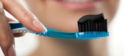 ¿Has probado la pasta dental negra? Yo sí, te cuento…