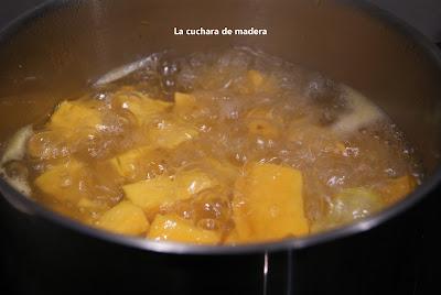 TRUCHAS O EMPANADILLAS DE BATATA. POSTRE TIPICO CANARIO