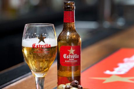 La cerveza barcelonesa Estrella Damm es la mejor de España La cerveza barcelonesa Estrella Damm es la mejor de España