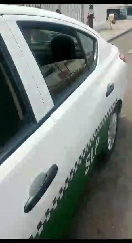 Conflicto en taxi culmina en detención de conductor y pasajero en avenida Salvador Nava Martínez Conflicto en taxi culmina en detención de conductor y pasajero en avenida Salvador Nava Martínez