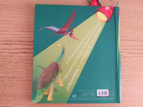 Leyendo El Cuento: «Libro Linterna: Dinosaurios» (Susaeta)