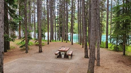 9 mejores campings en el Parque Nacional Banff, AB Camping en Two Jack Lake Campground (junto al lago)
