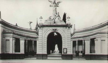 Antigua portada del Cementerio