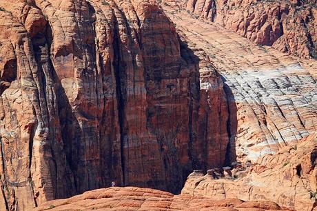 Excursionistas en el Parque Estatal Snow Canyon