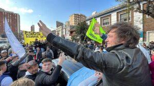 Con El Dipy y Carolina Píparo: así fue la caravana de Milei por La Matanza
