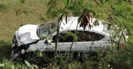 Hallan a taxista asesinado y su vehículo en un barranco en Ciudad Valles