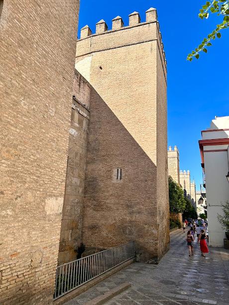 La Plaza de la Alianza (5): La muralla del Alcázar.