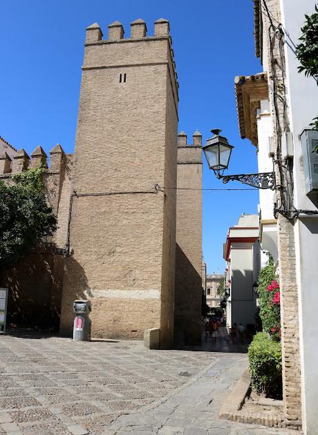 La Plaza de la Alianza (5): La muralla del Alcázar.