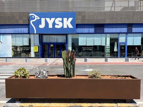 La Salera renueva su imagen con innovadoras jardineras urbanas de diseño personalizado