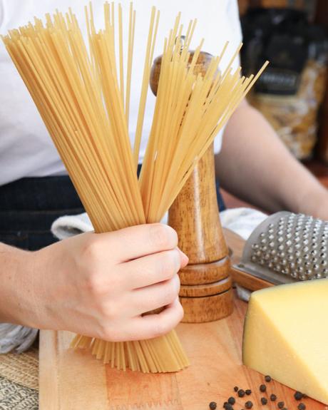 Spaghetti Cacio e Pepe cacio pepe spaghetti pasta