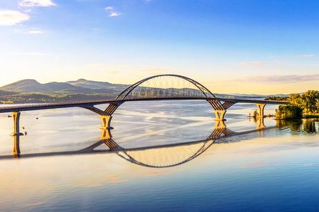 16 mejores lagos en Nueva York Puente Champlain sobre el lago Champlain