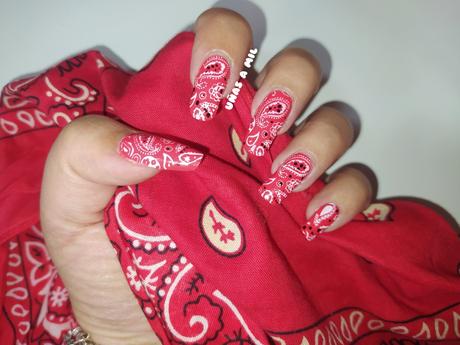 Diseño de uñas pañuelo – Estampado bandana en rojo y blanco