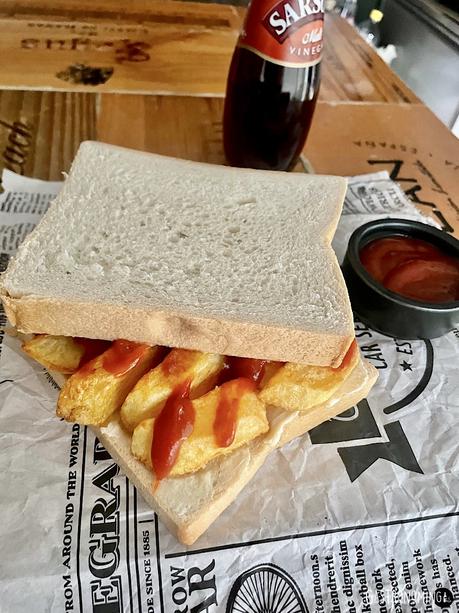 Chip butty, el sándwich británico para ponerte como un “gentleman”