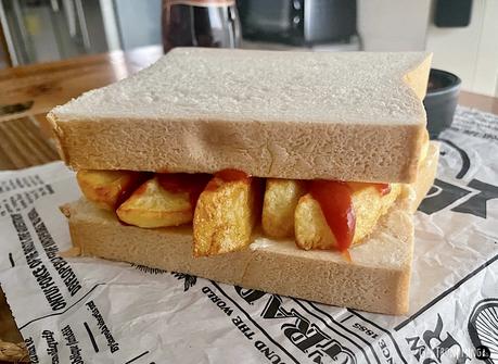 Chip butty, el sándwich británico para ponerte como un “gentleman”