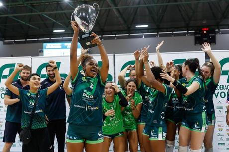 FP Pro Voléy Cajasol se corona campeón de la Copa Andalucía de Voleibol Femenino.
