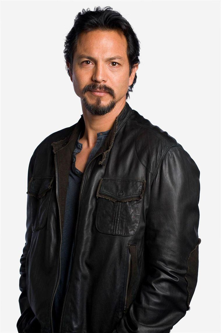 Benjamin Bratt se incorpora a Snitch