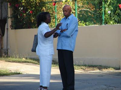 Y fue un desayuno de mercenarios con sus amos yanquis de la SINA [+ fotos]