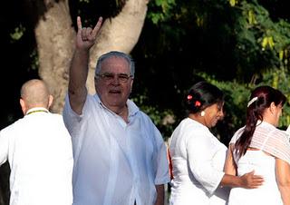 Y fue un desayuno de mercenarios con sus amos yanquis de la SINA [+ fotos]