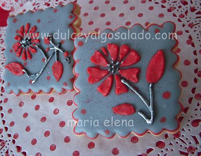 Galletas decoradas...gris,rojo y plata!!