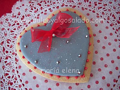 Galletas decoradas...gris,rojo y plata!!